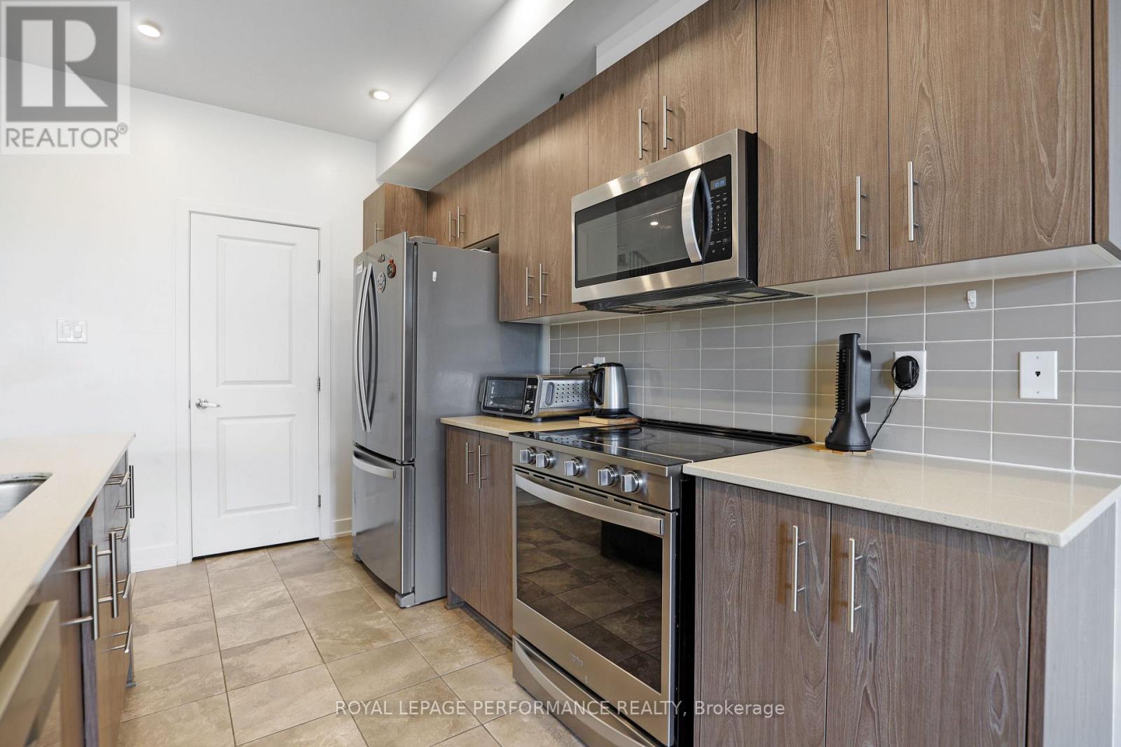 Photo 13 of 471 Fernside Street, Ottawa ON