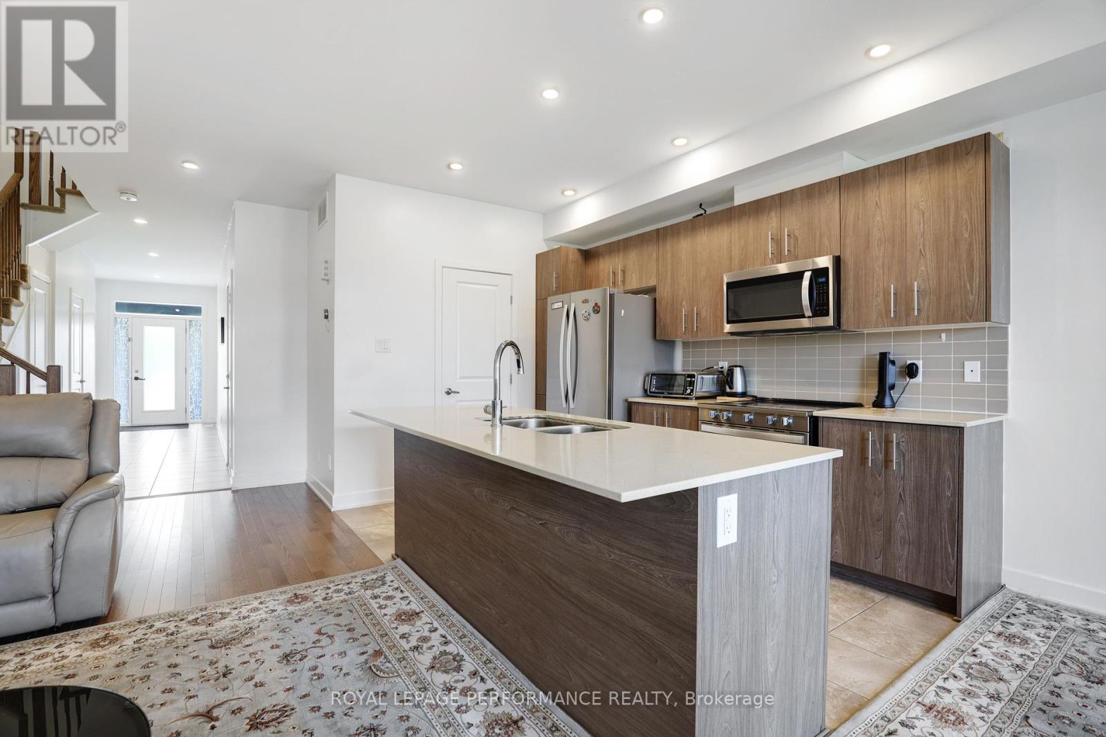 Photo 8 of 471 Fernside Street, Ottawa ON