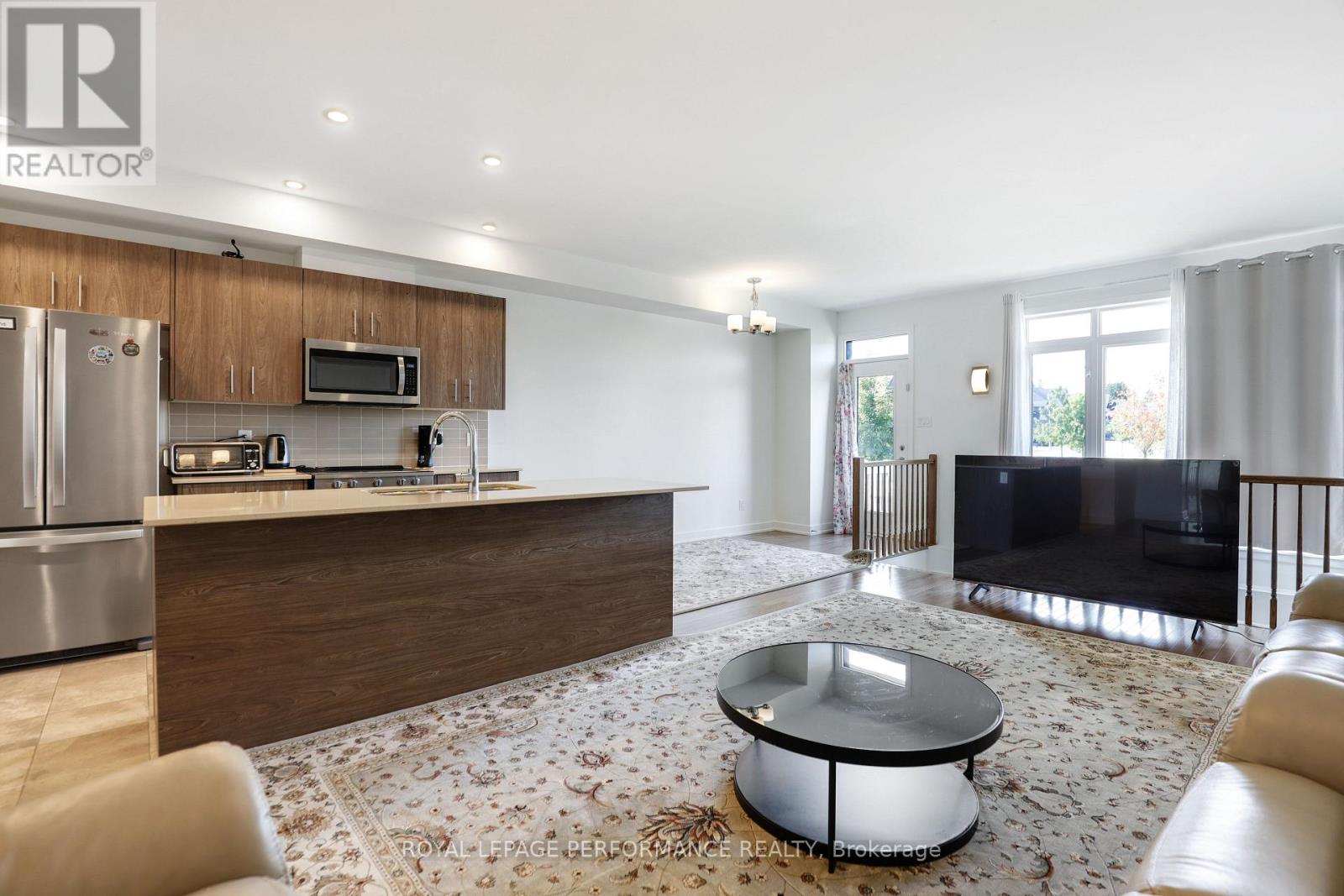 Photo 10 of 471 Fernside Street, Ottawa ON