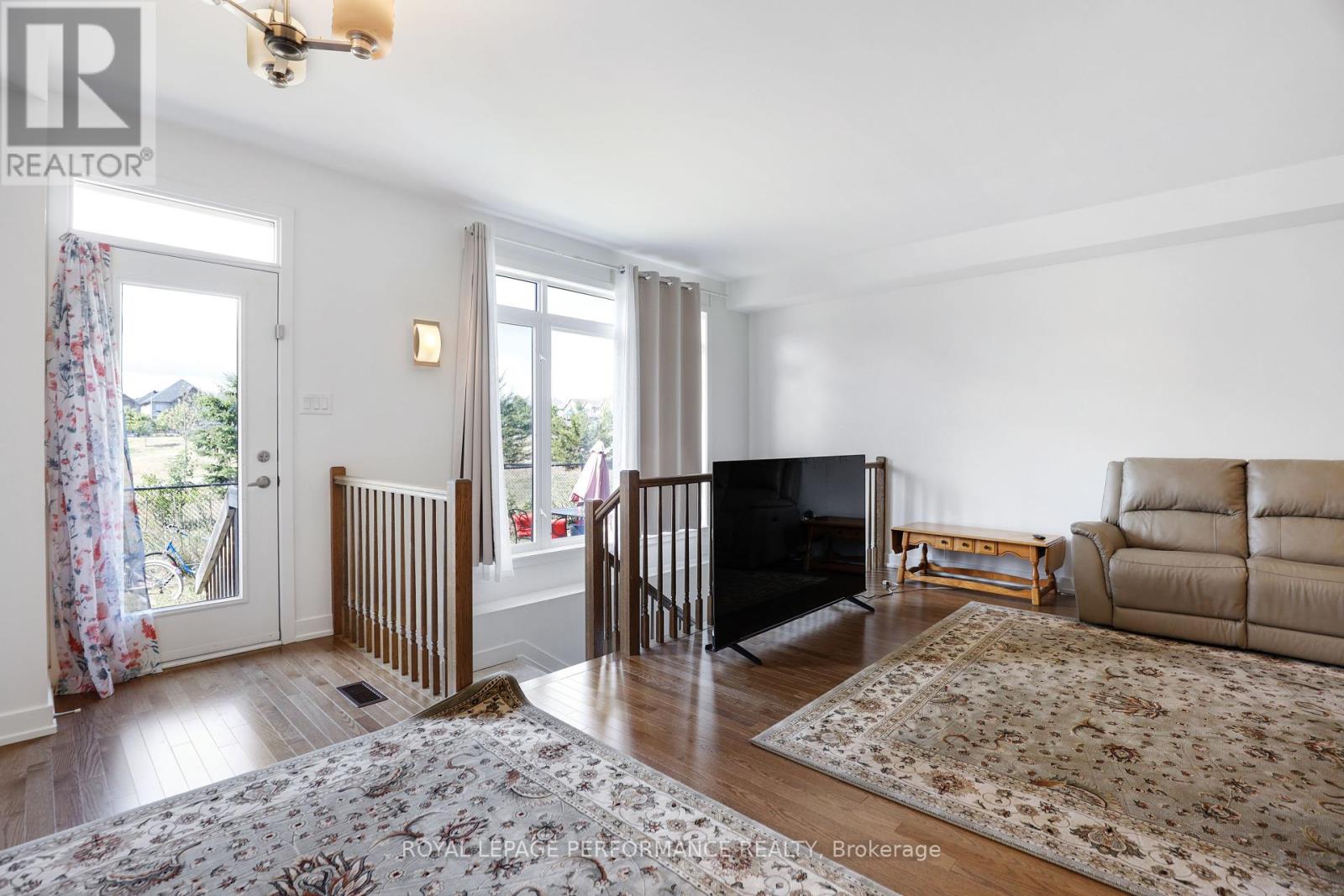 Photo 12 of 471 Fernside Street, Ottawa ON