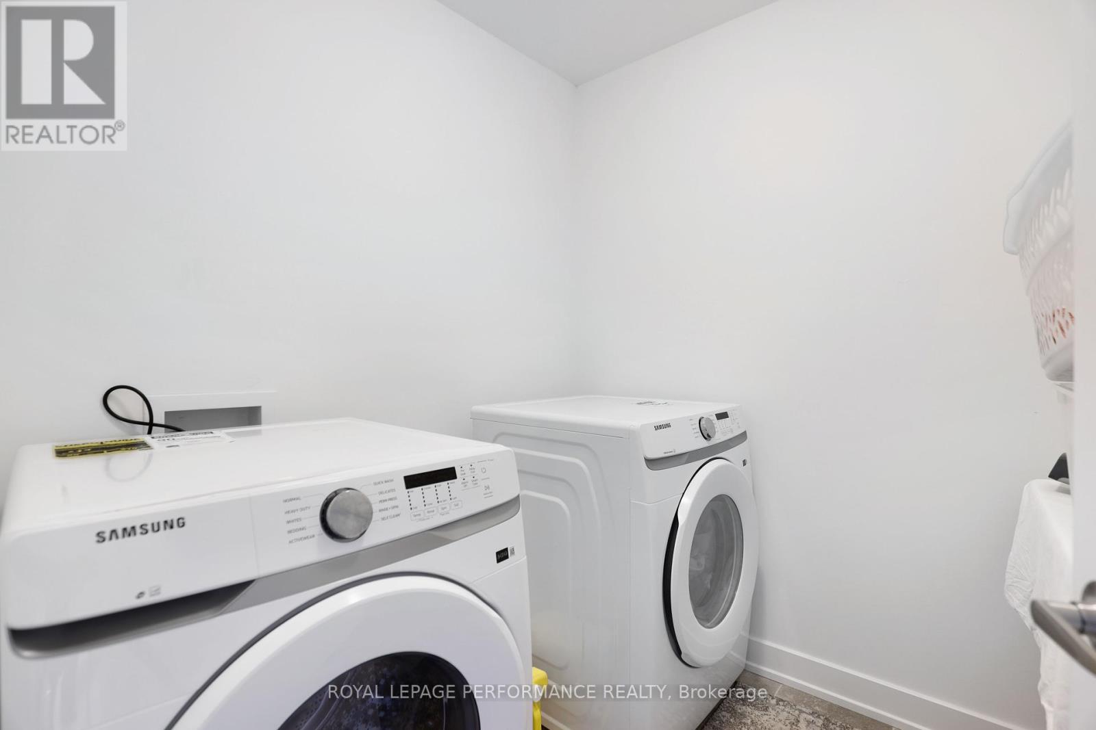 Photo 5 of 471 Fernside Street, Ottawa ON
