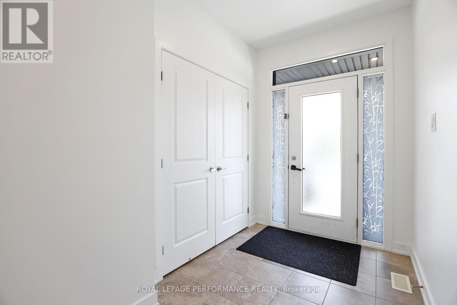 Photo 16 of 471 Fernside Street, Ottawa ON