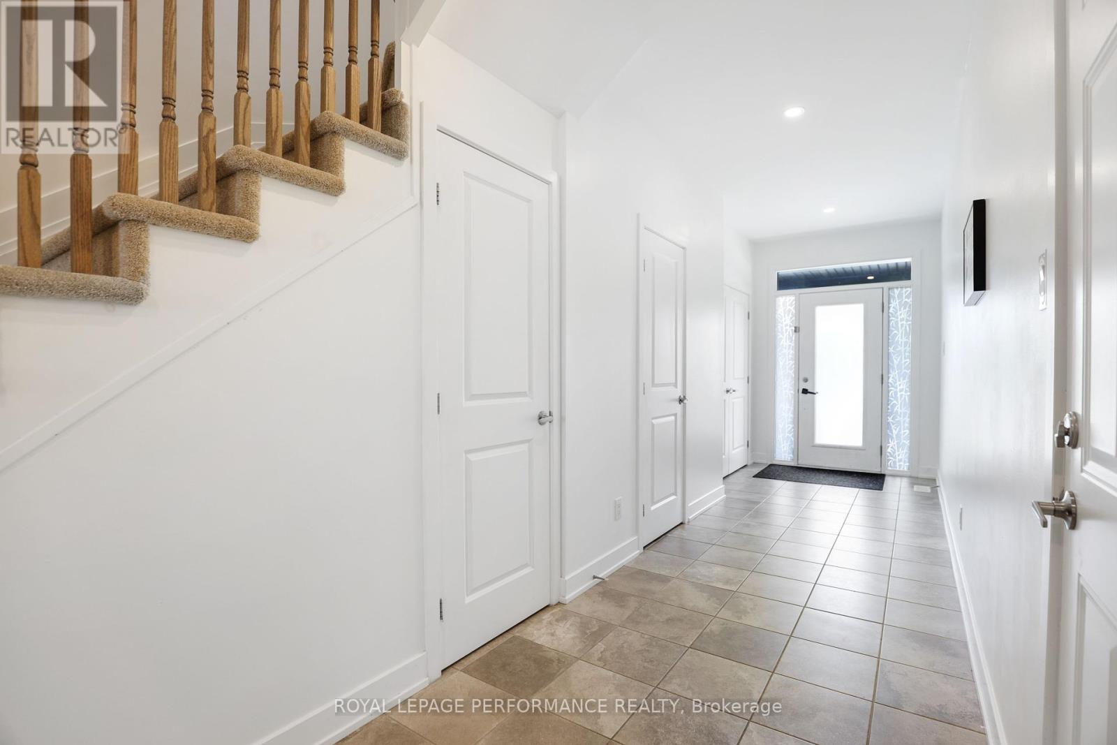 Photo 6 of 471 Fernside Street, Ottawa ON