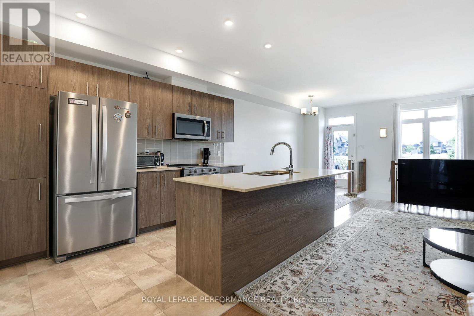 Photo 9 of 471 Fernside Street, Ottawa ON