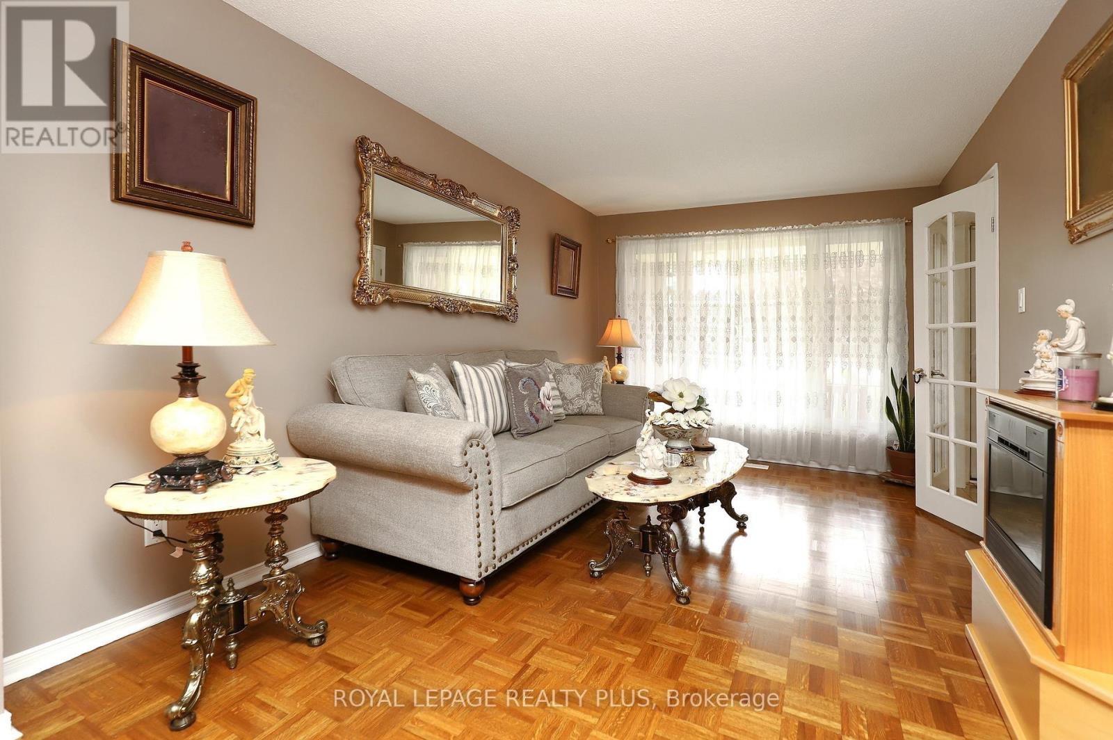 Photo 37 of 1086 Hedge Drive, Mississauga ON