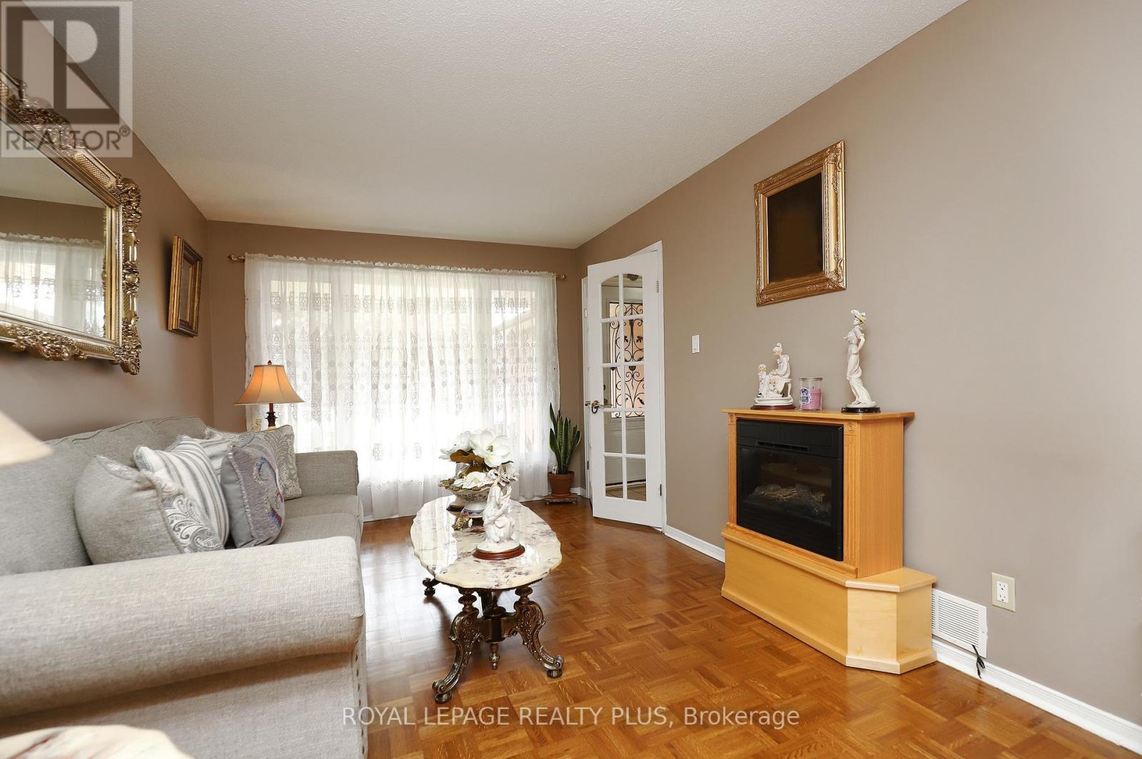 Photo 20 of 1086 Hedge Drive, Mississauga ON