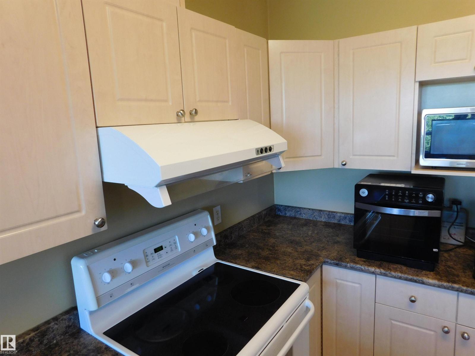 Photo 21 of 402 9120 156 St Nw, Edmonton AB