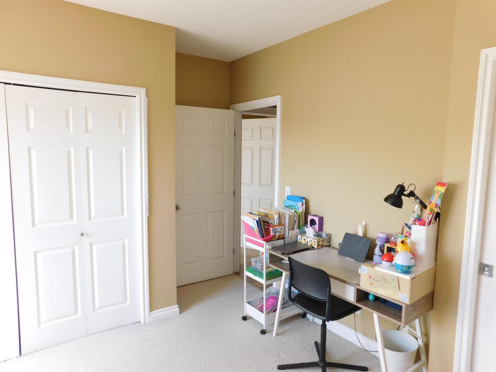 Photo 3 of 402 9120 156 St Nw, Edmonton AB