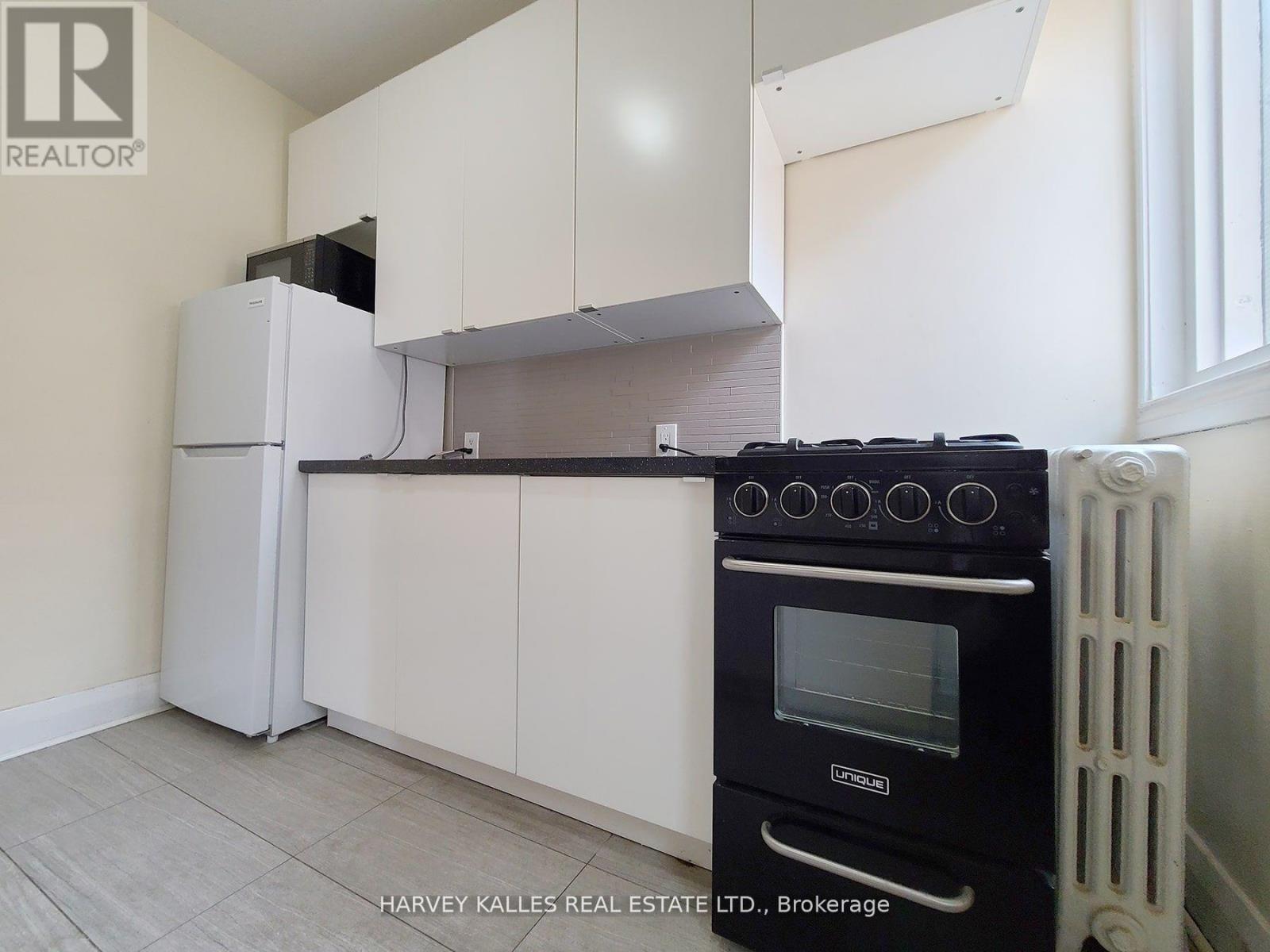 Photo 10 of D 1108 Yonge Street, Toronto ON
