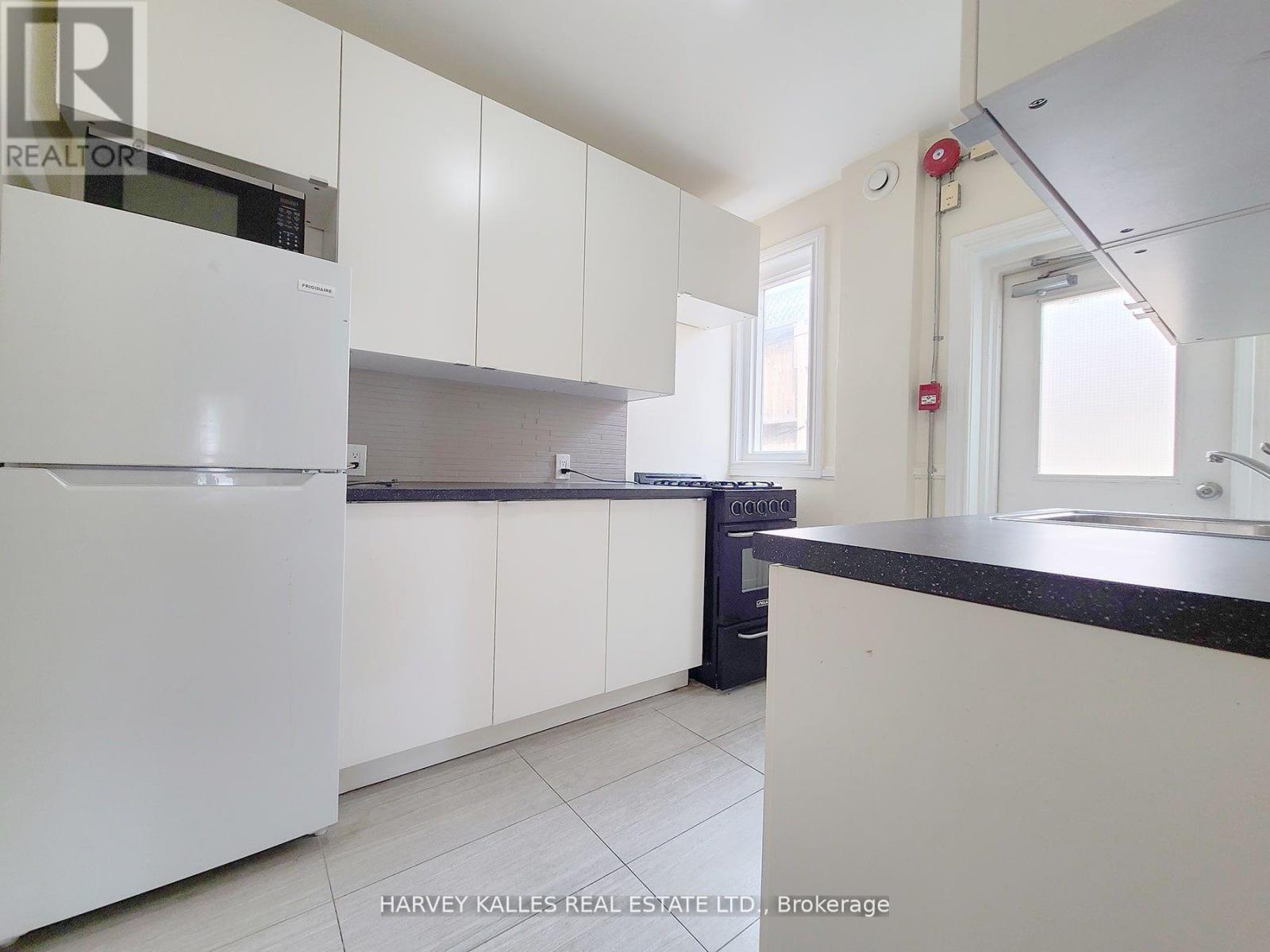 Photo 2 of D 1108 Yonge Street, Toronto ON