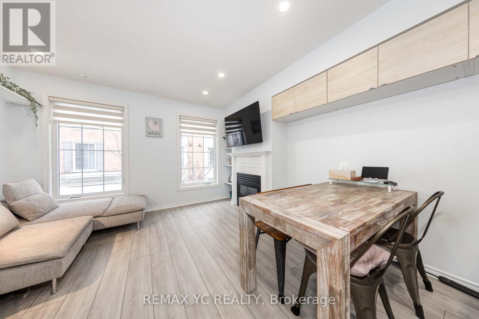 Photo 8 of 526 3 Everson Drive, Toronto ON