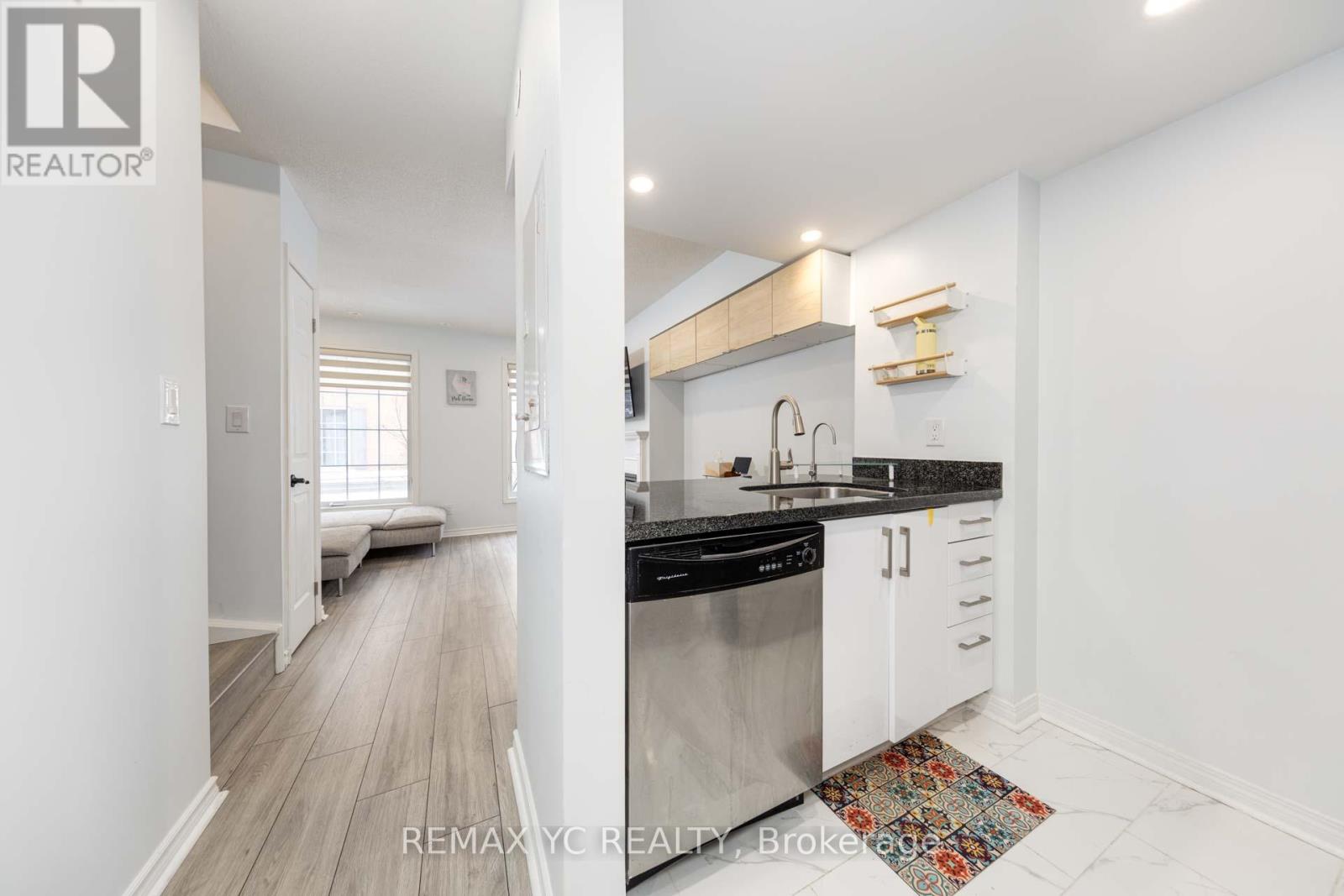 Photo 3 of 526 3 Everson Drive, Toronto ON