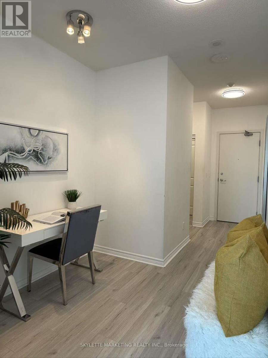 Photo 16 of 1315 2885 Bayview Avenue, Toronto ON