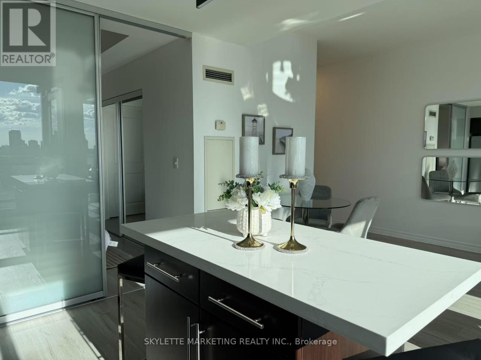 Photo 5 of 1315 2885 Bayview Avenue, Toronto ON