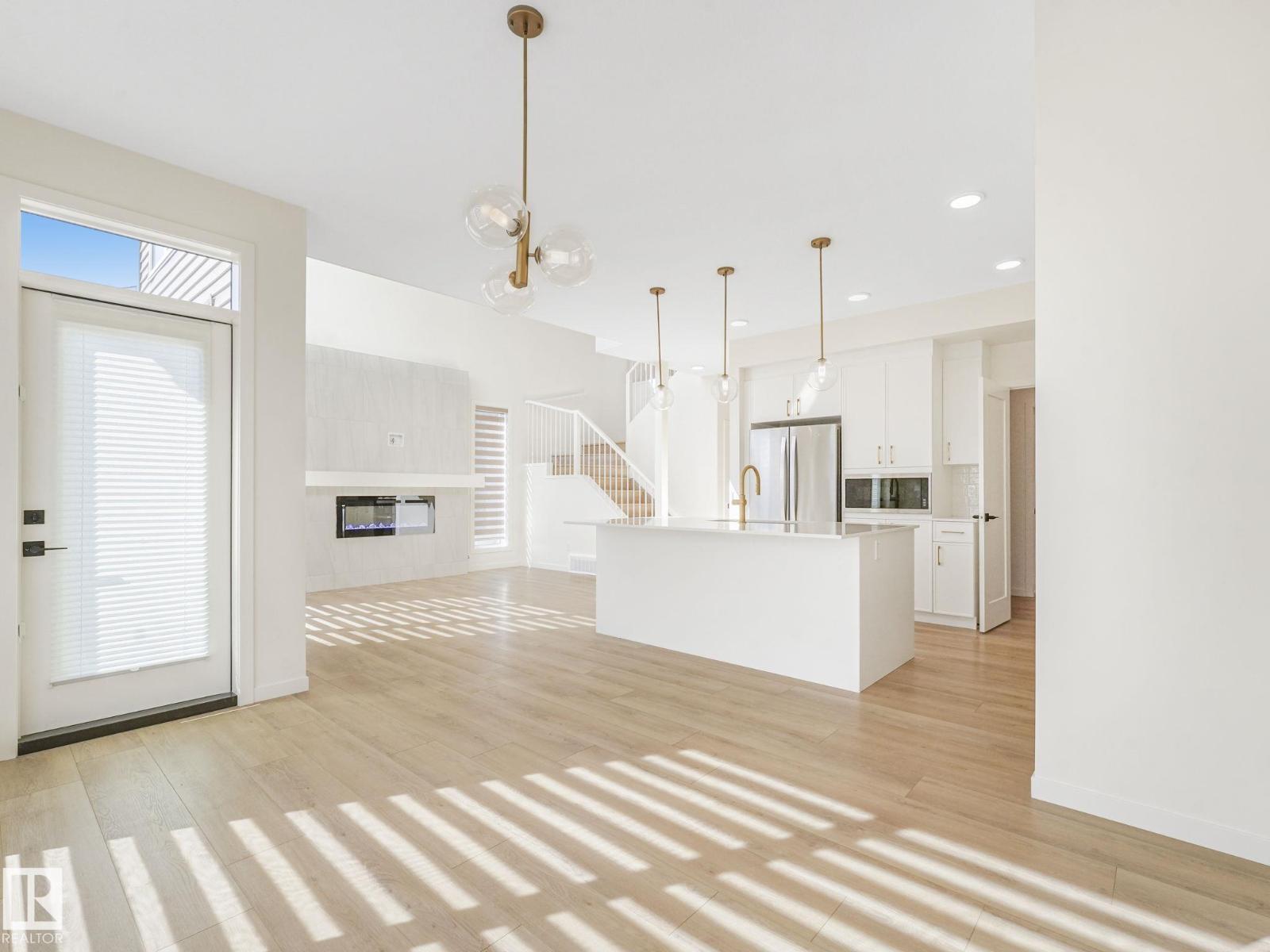 Photo 12 of 2211 158 St Sw, Edmonton AB