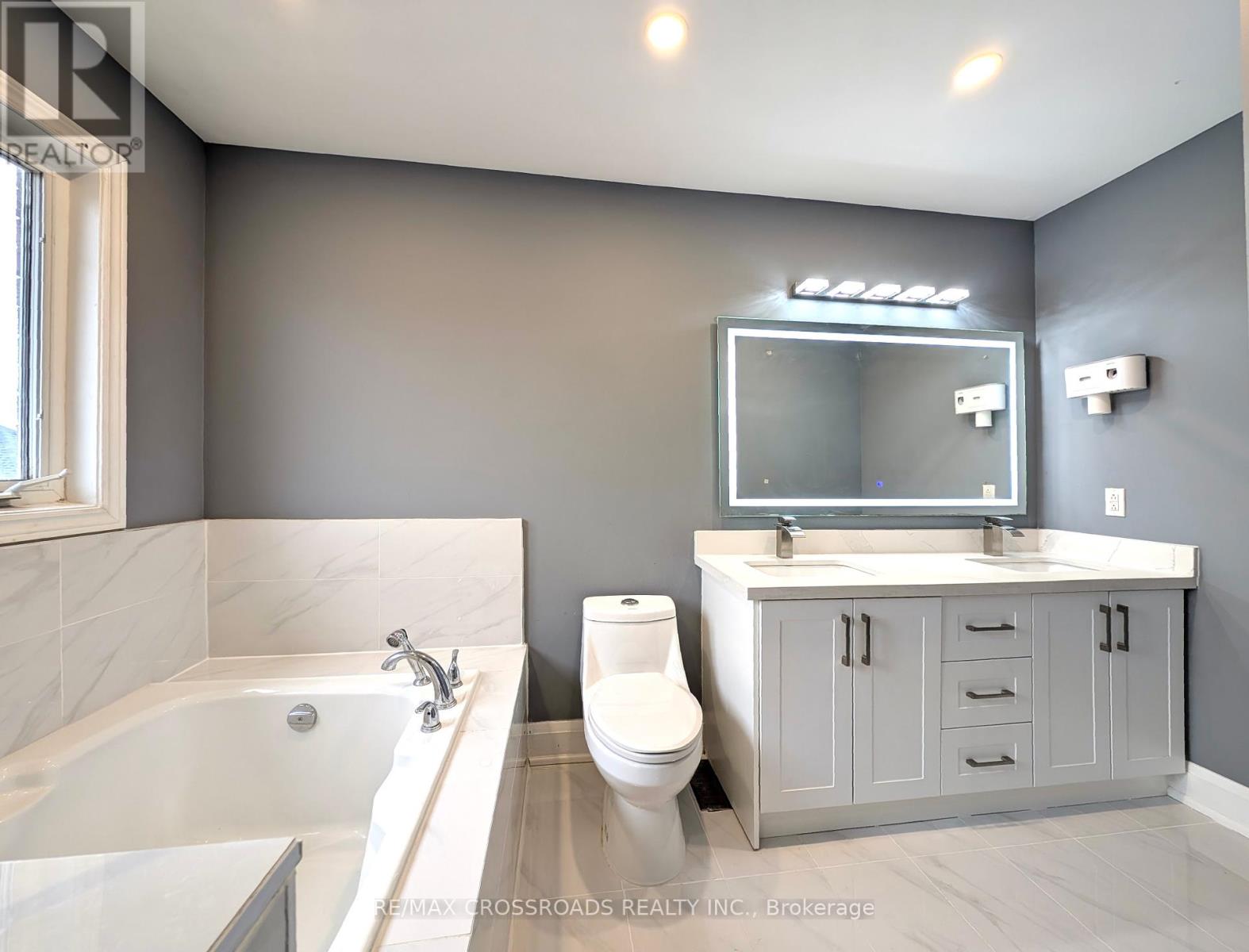 Photo 4 of Main 37 Pamgrey Road, Markham ON