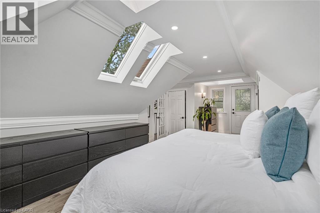 Photo 2 of 15 Fairmount Avenue, Hamilton ON