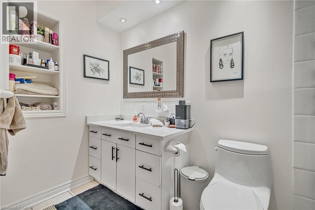 Photo 21 of 15 Fairmount Avenue, Hamilton ON