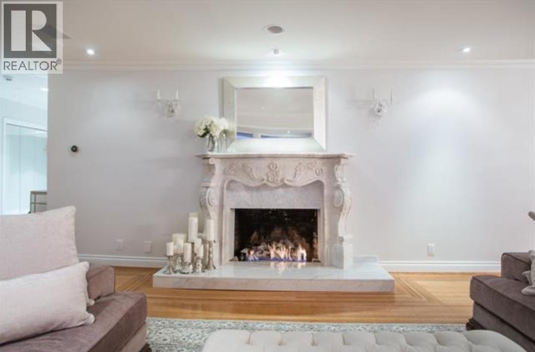 Photo 8 of 1002 Eyremount Drive, West Vancouver BC