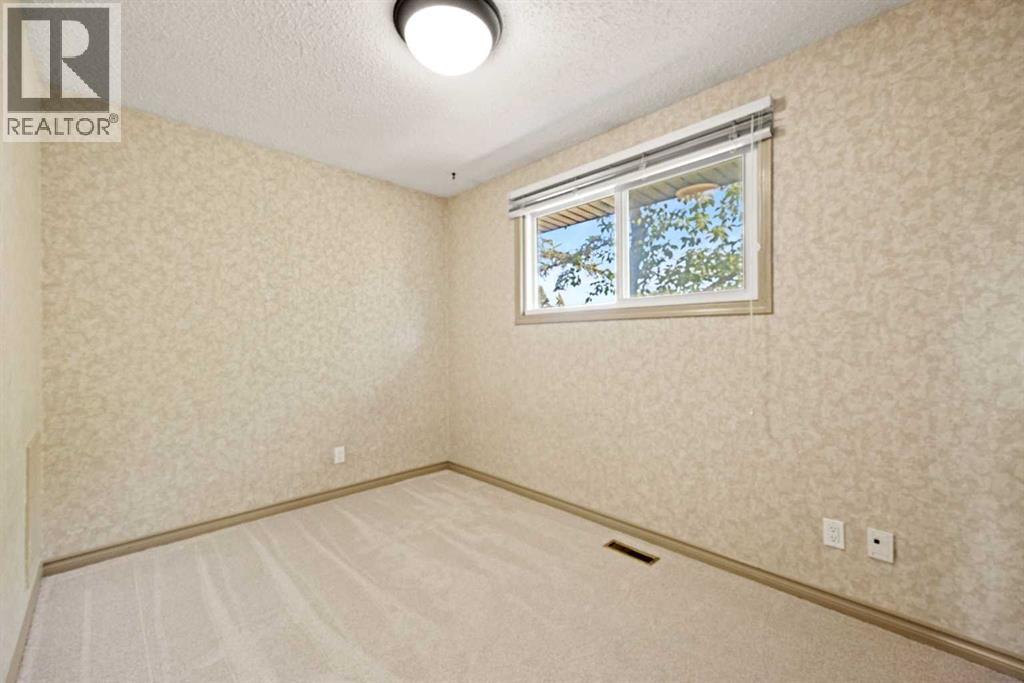 Photo 6 of 108 Jensen Drive Ne, Airdrie AB