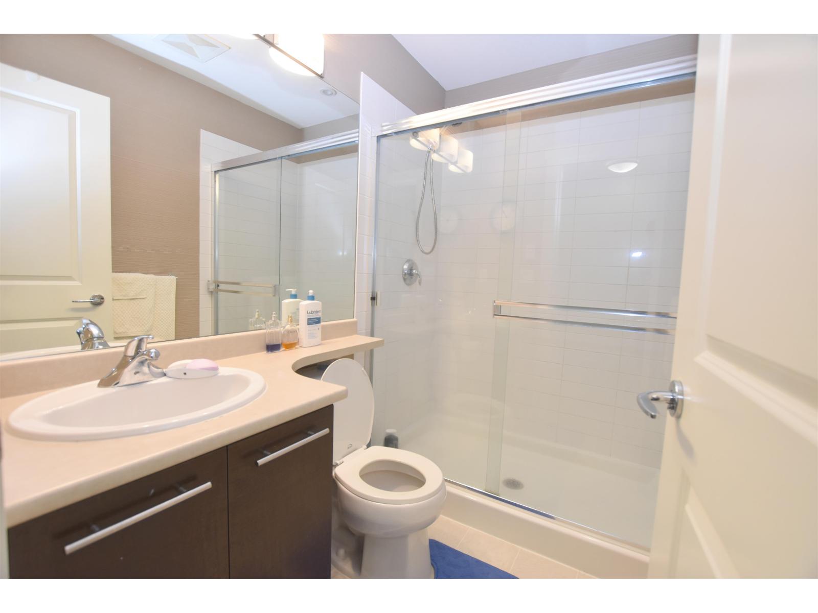 Photo 14 of 34 18983 72 A Avenue, Surrey BC