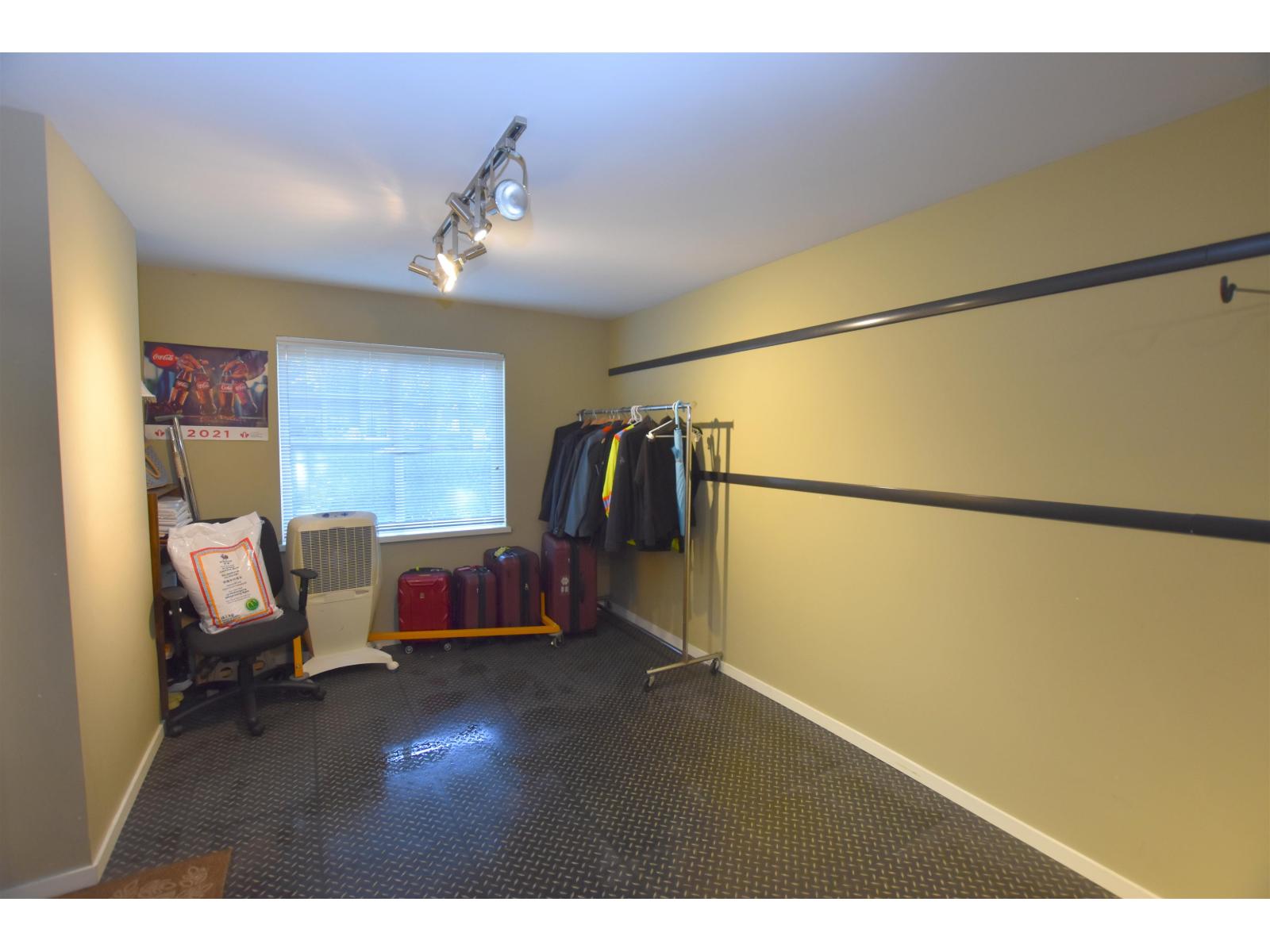 Photo 13 of 34 18983 72 A Avenue, Surrey BC