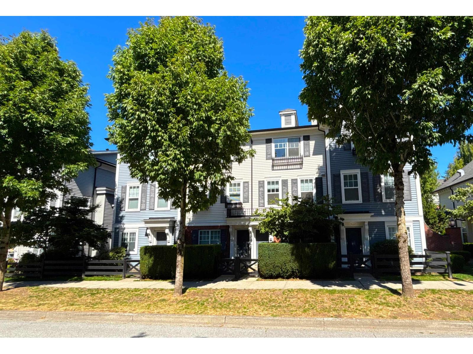 Photo 1 of 34 18983 72 A Avenue, Surrey BC