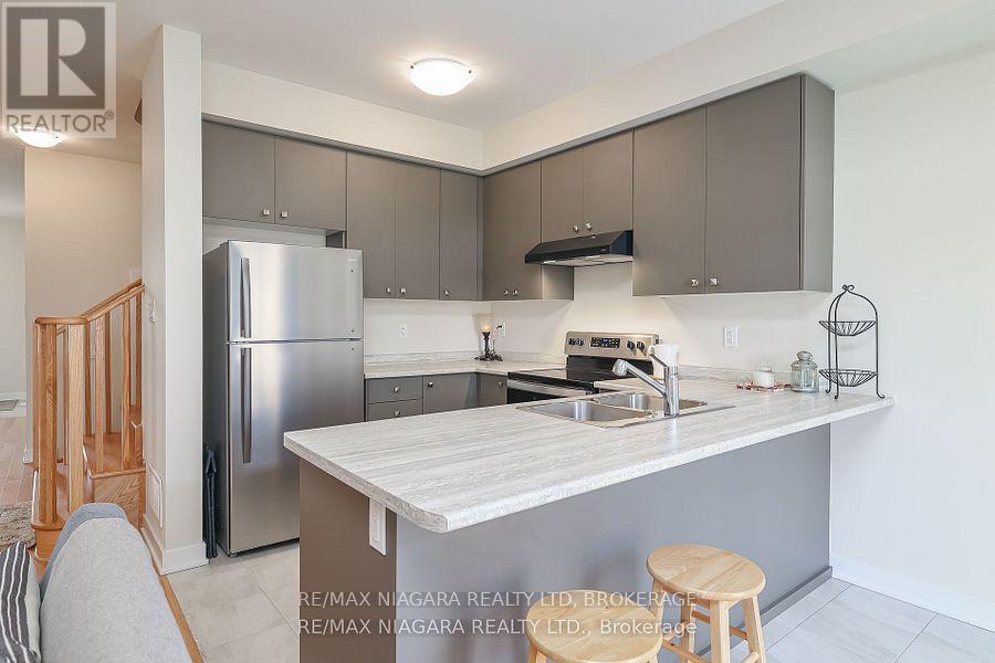 Photo 6 of 77 Keelson Street, Welland ON