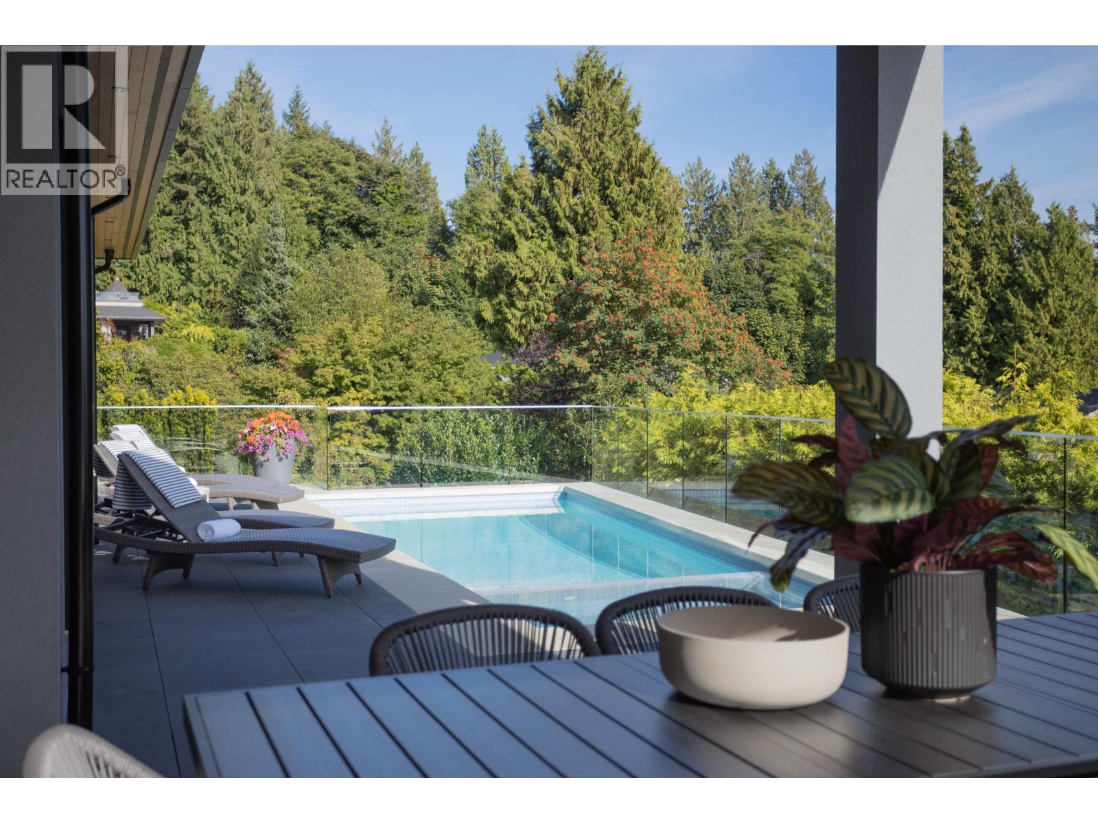Photo 4 of 3180 Benbow Road, West Vancouver BC
