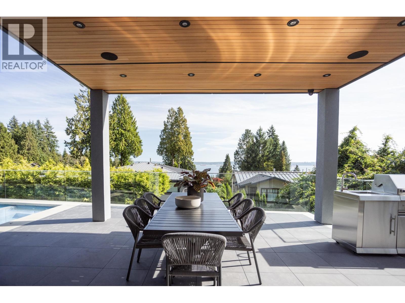 Photo 5 of 3180 Benbow Road, West Vancouver BC