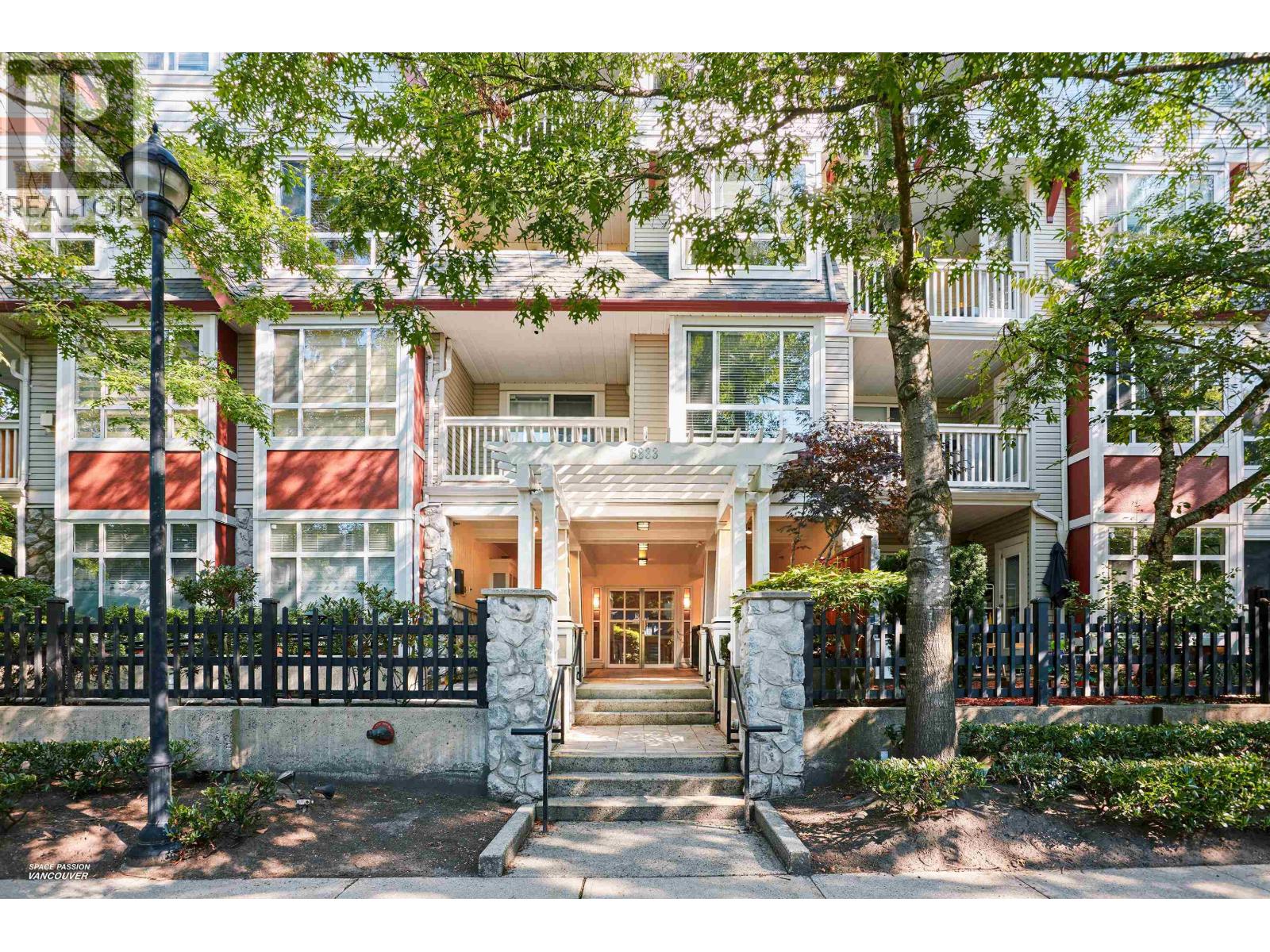 Photo 18 of 111 6833 Village Green, Burnaby BC