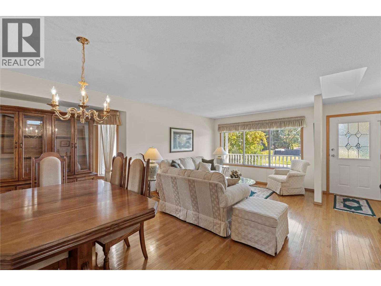 Photo 4 of 2022 Tremerton Drive, Kamloops BC