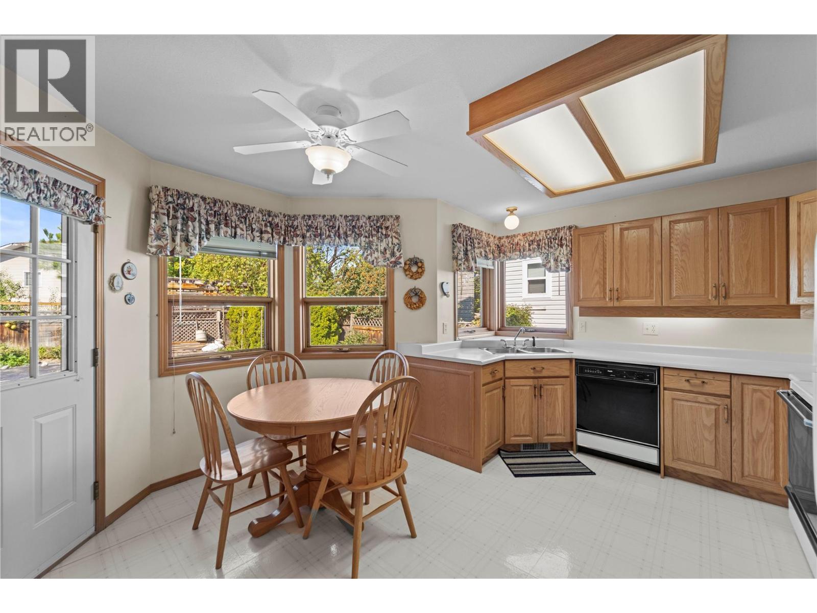 Photo 9 of 2022 Tremerton Drive, Kamloops BC