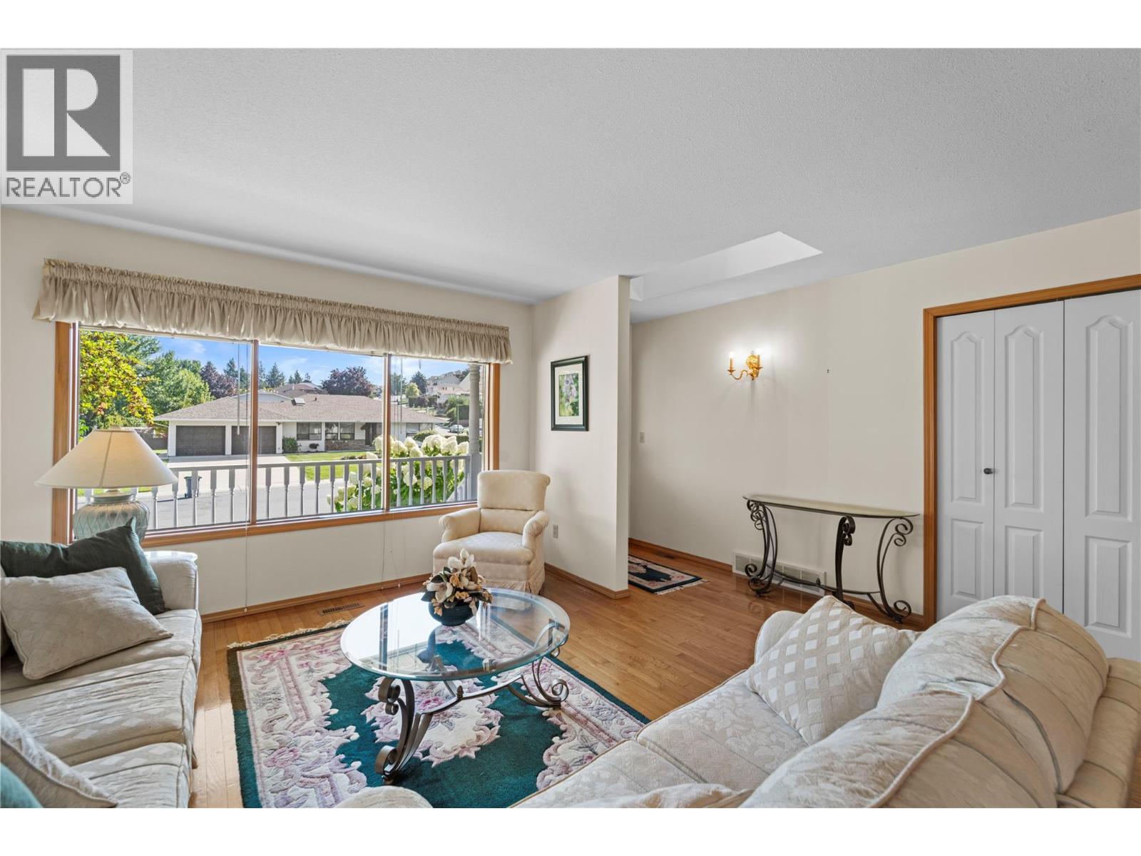 Photo 5 of 2022 Tremerton Drive, Kamloops BC