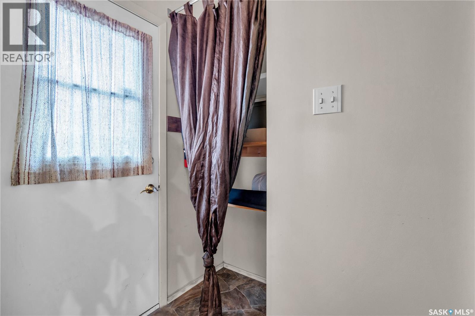 Photo 19 of 127 Scrivener Crescent, Regina SK