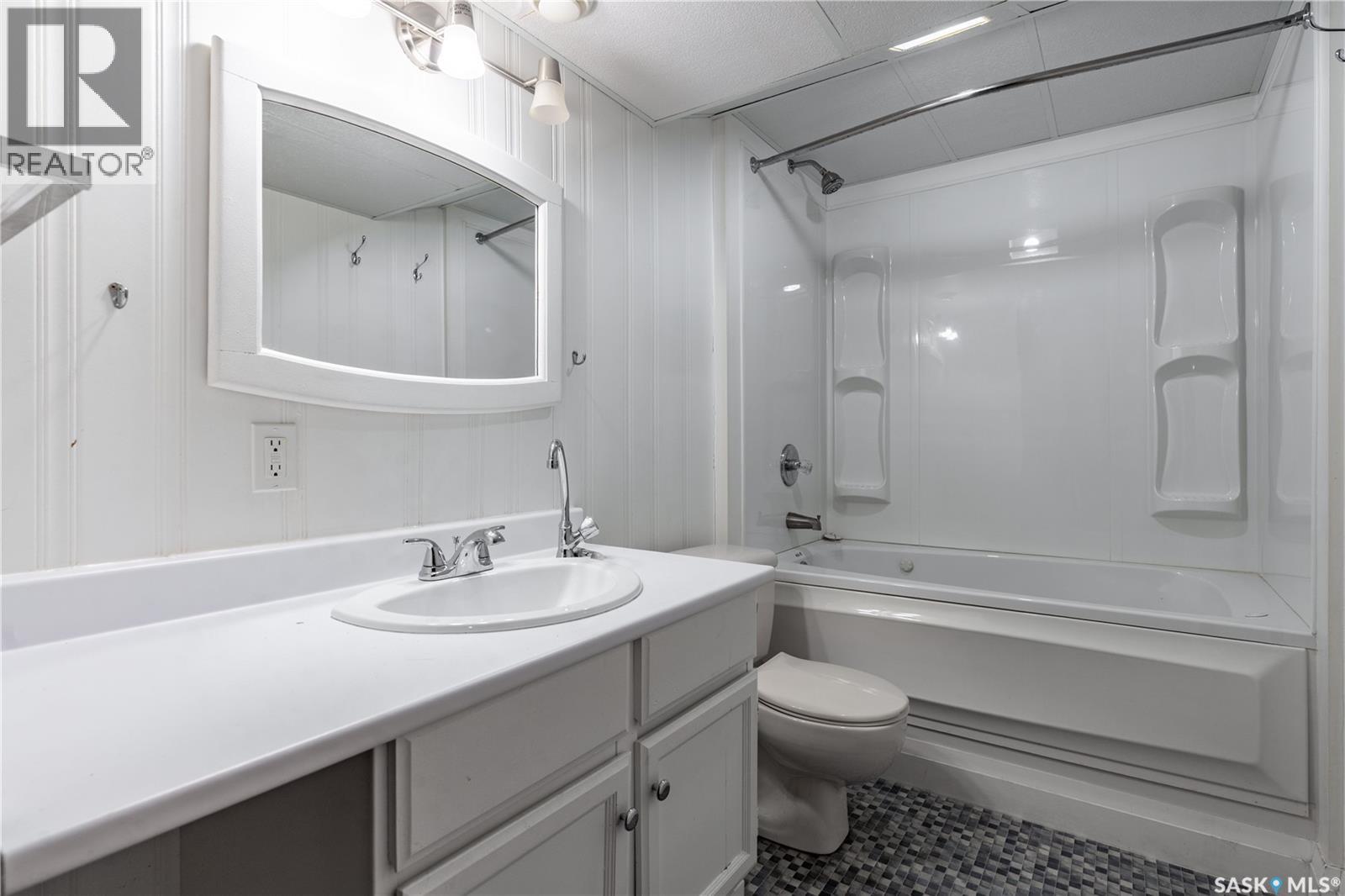 Photo 6 of 127 Scrivener Crescent, Regina SK