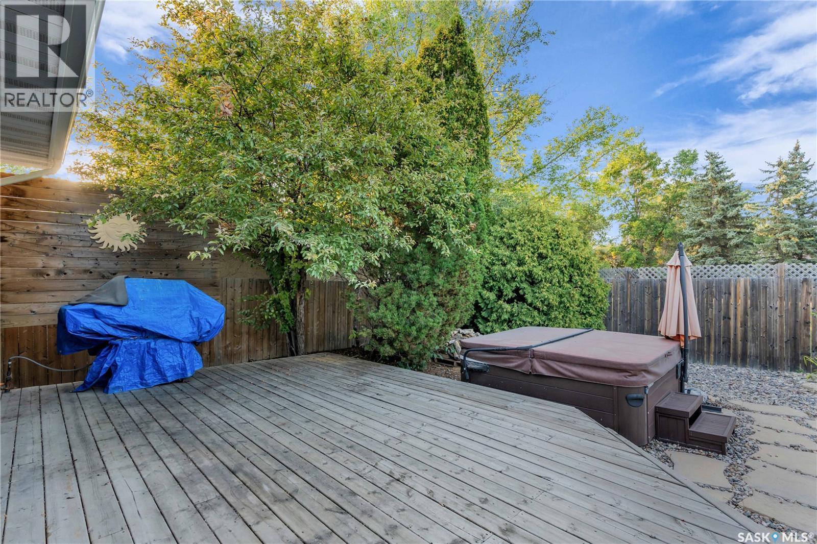 Photo 23 of 127 Scrivener Crescent, Regina SK
