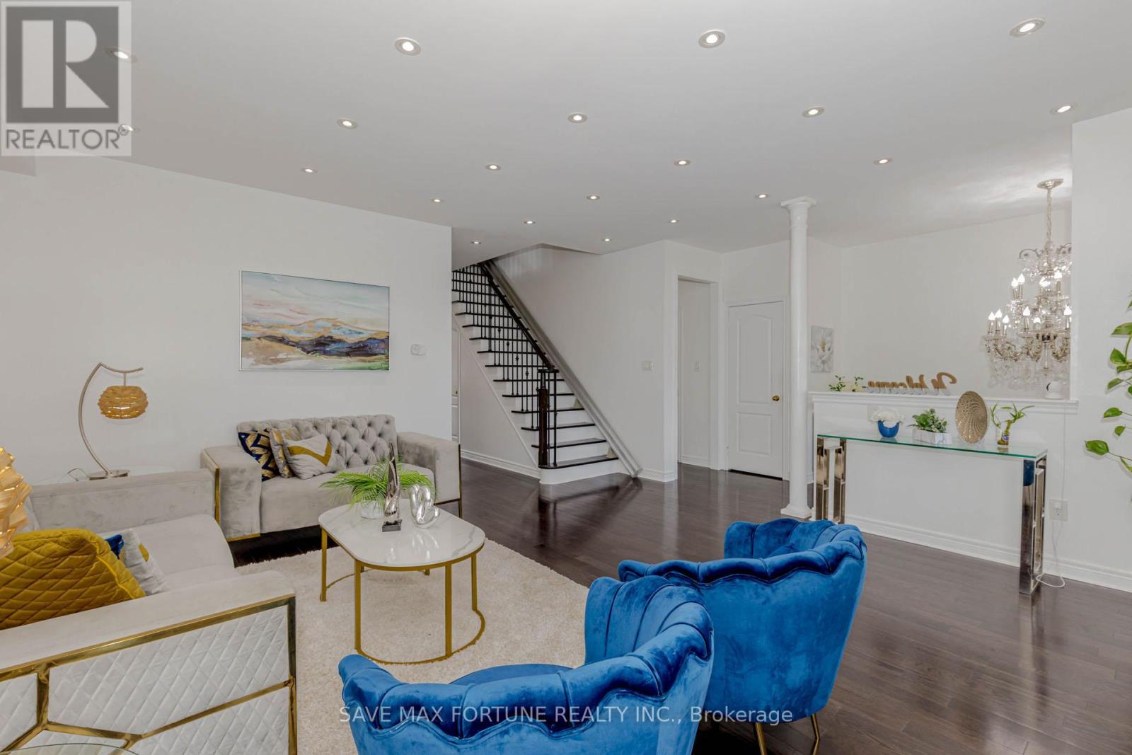 Photo 11 of 16 Berryfield Way Ne, Brampton ON