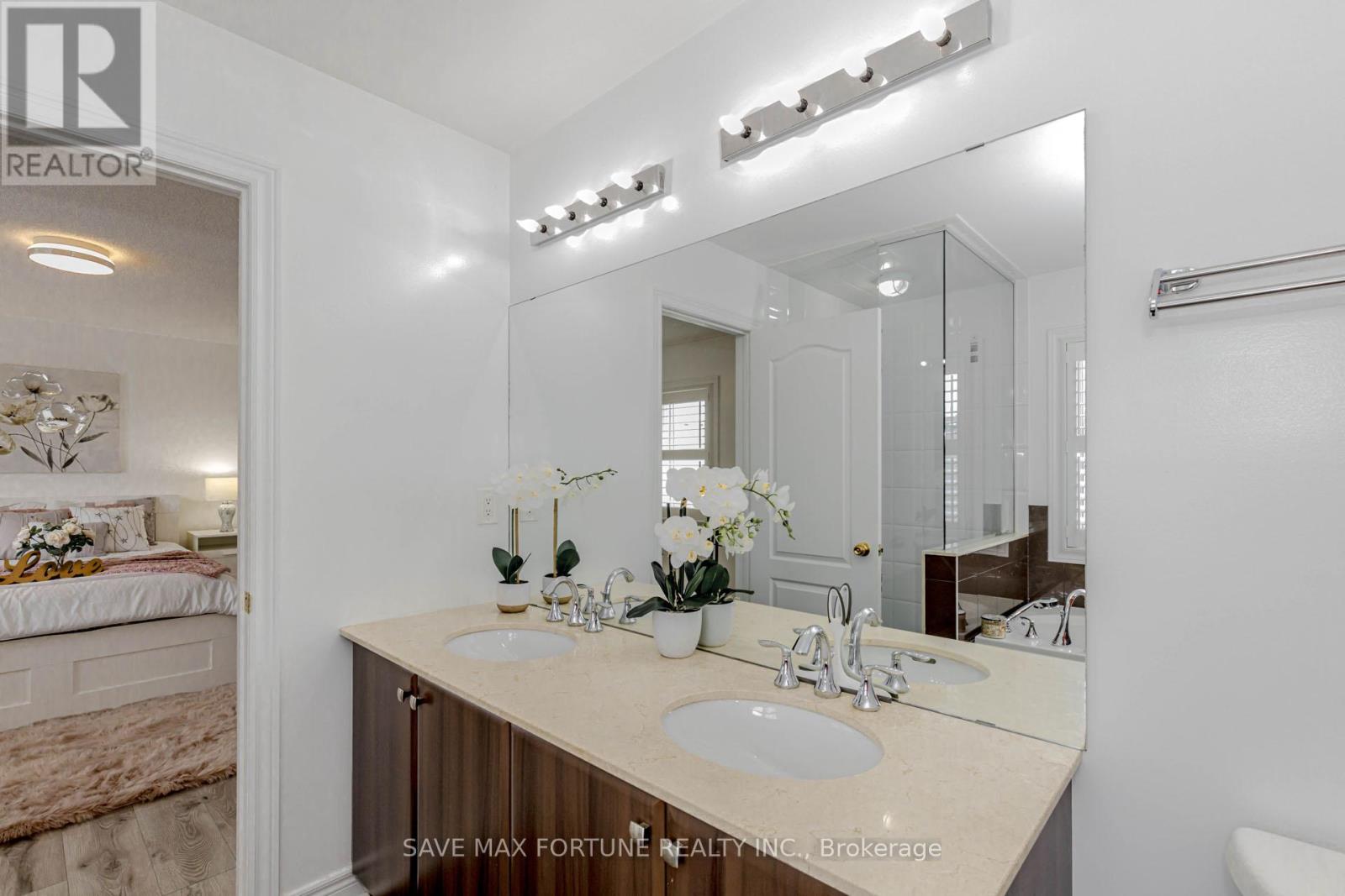 Photo 29 of 16 Berryfield Way Ne, Brampton ON
