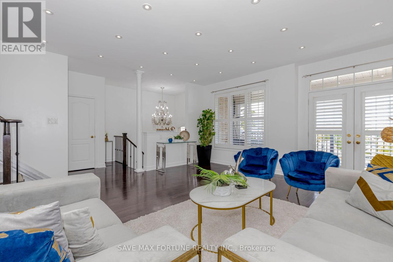 Photo 10 of 16 Berryfield Way Ne, Brampton ON