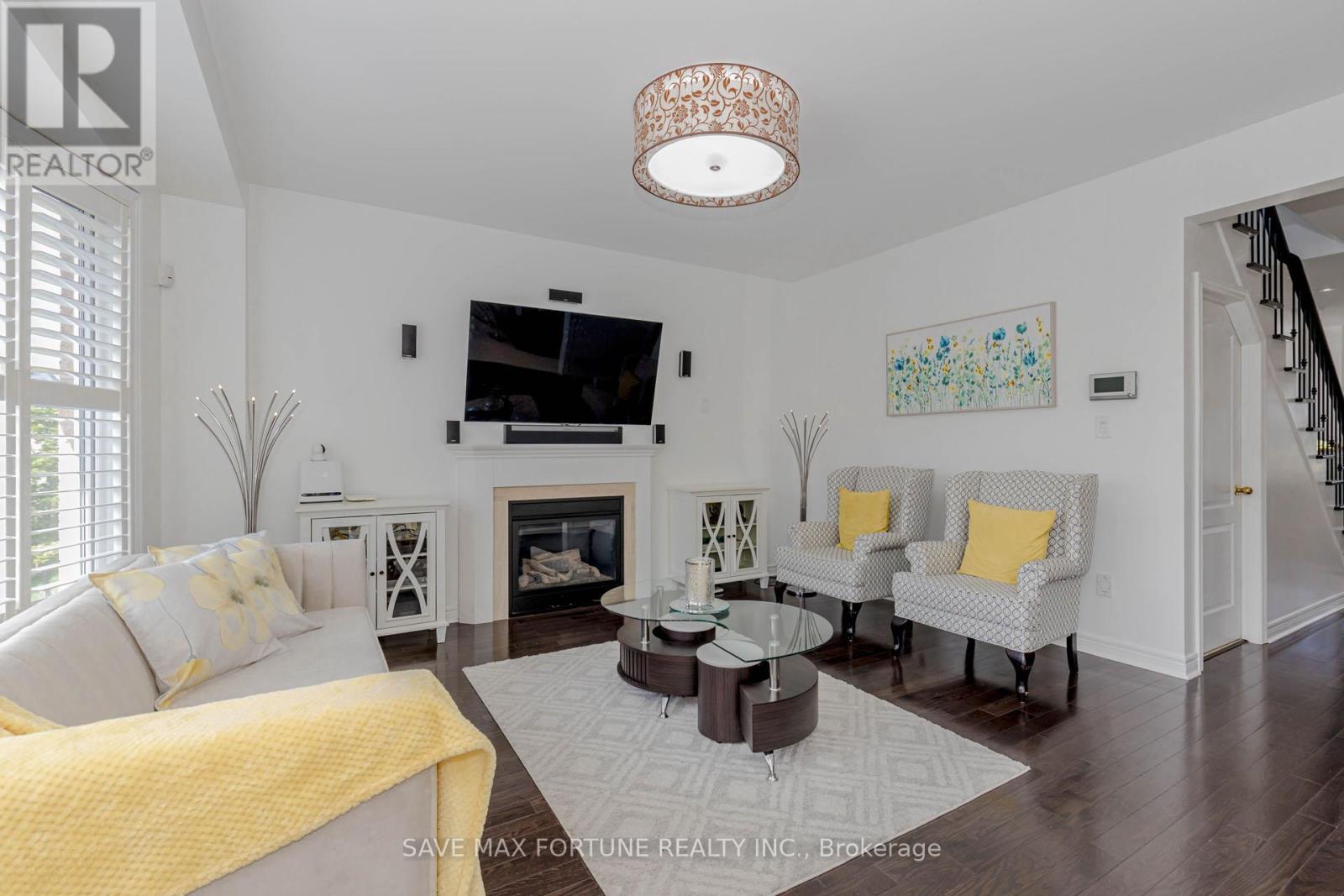 Photo 22 of 16 Berryfield Way Ne, Brampton ON