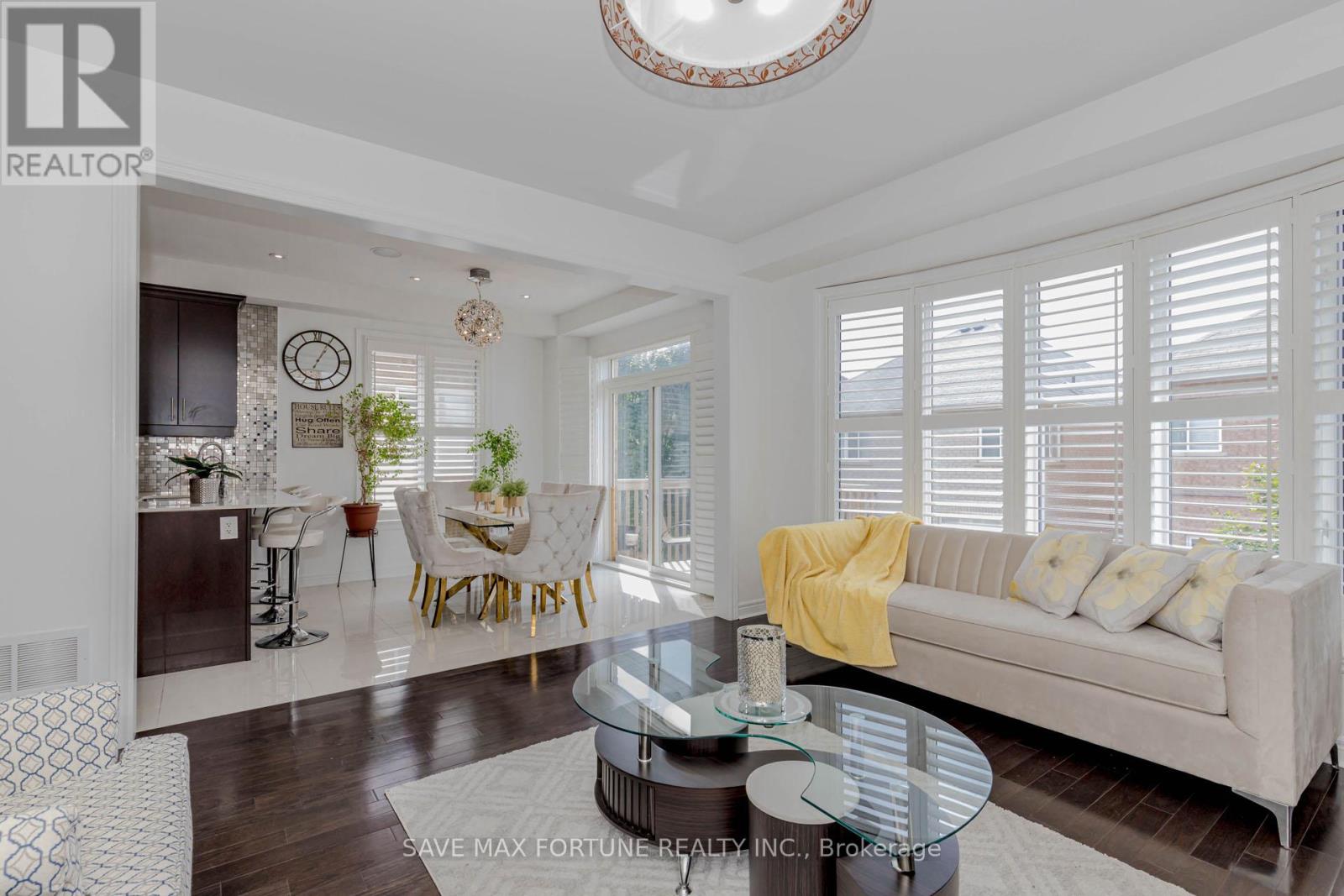 Photo 23 of 16 Berryfield Way Ne, Brampton ON