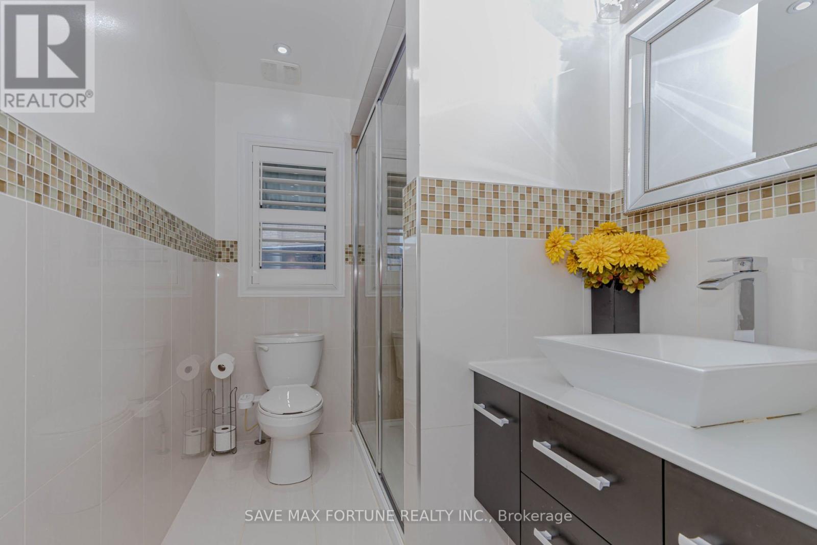 Photo 41 of 16 Berryfield Way Ne, Brampton ON