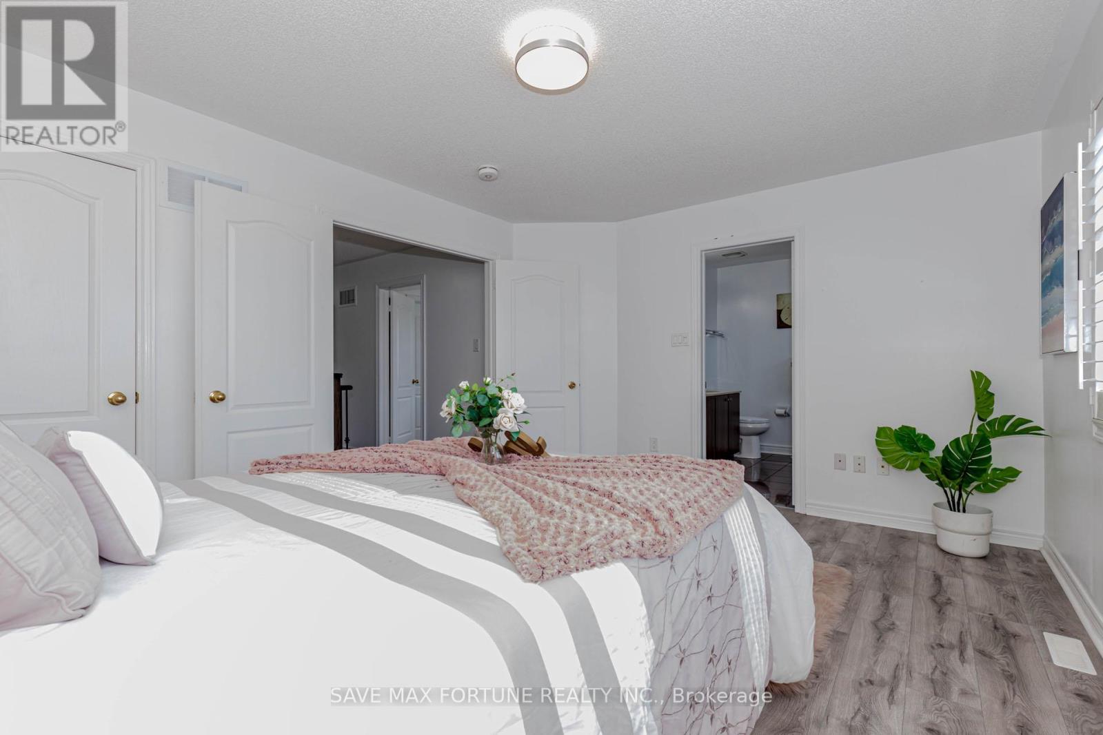 Photo 28 of 16 Berryfield Way Ne, Brampton ON