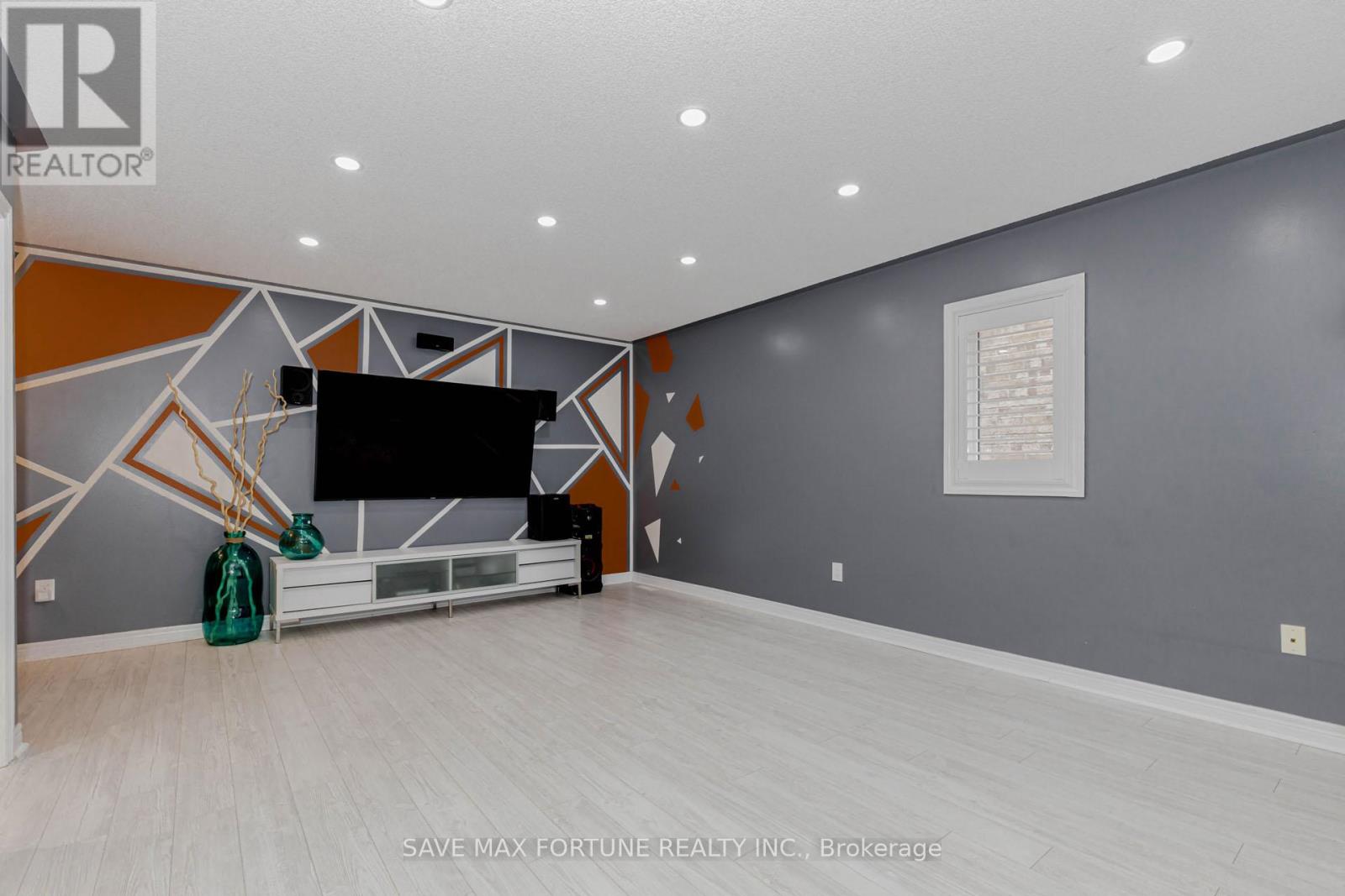 Photo 39 of 16 Berryfield Way Ne, Brampton ON