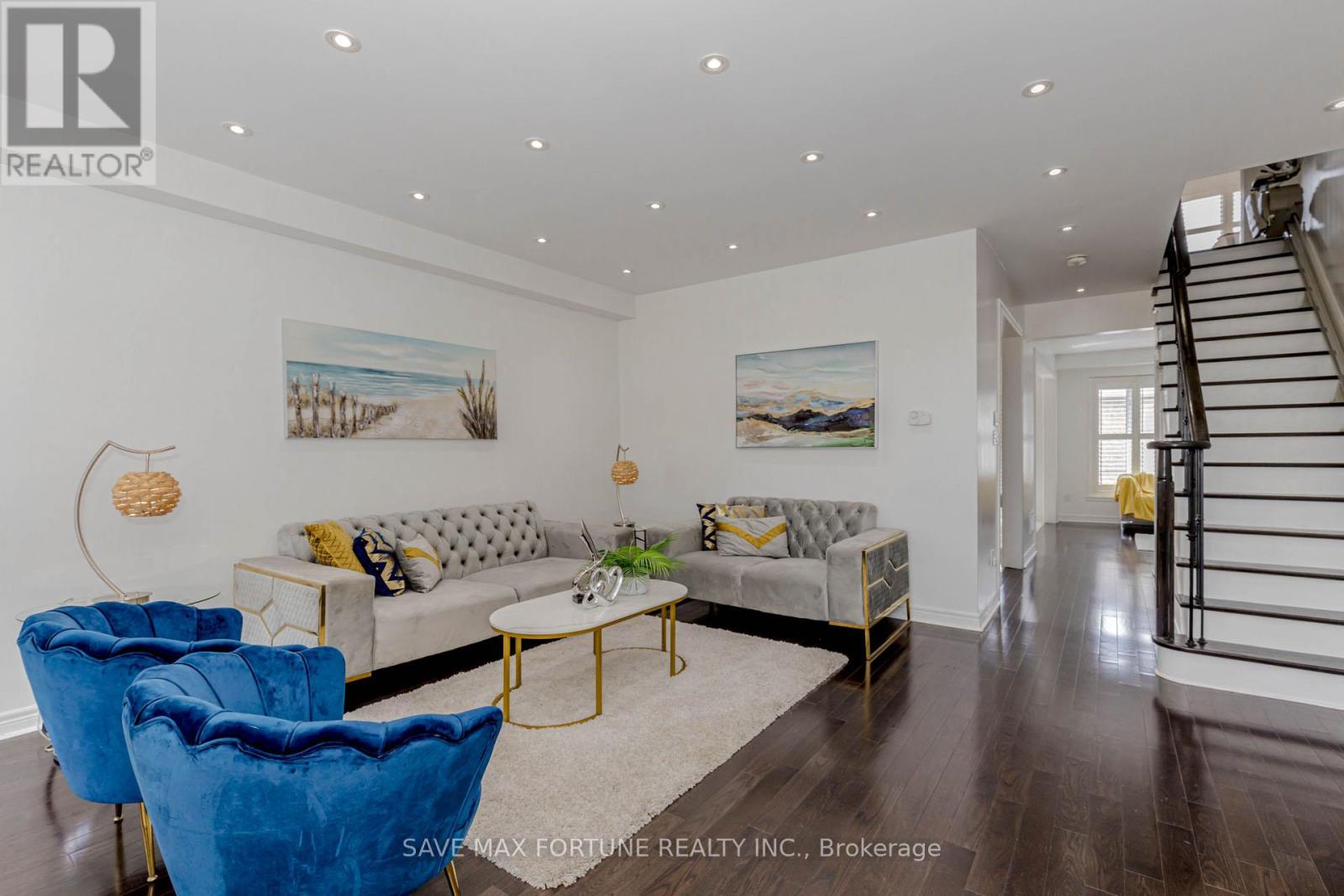 Photo 12 of 16 Berryfield Way Ne, Brampton ON
