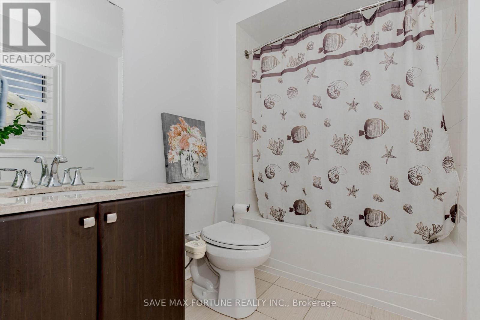 Photo 36 of 16 Berryfield Way Ne, Brampton ON