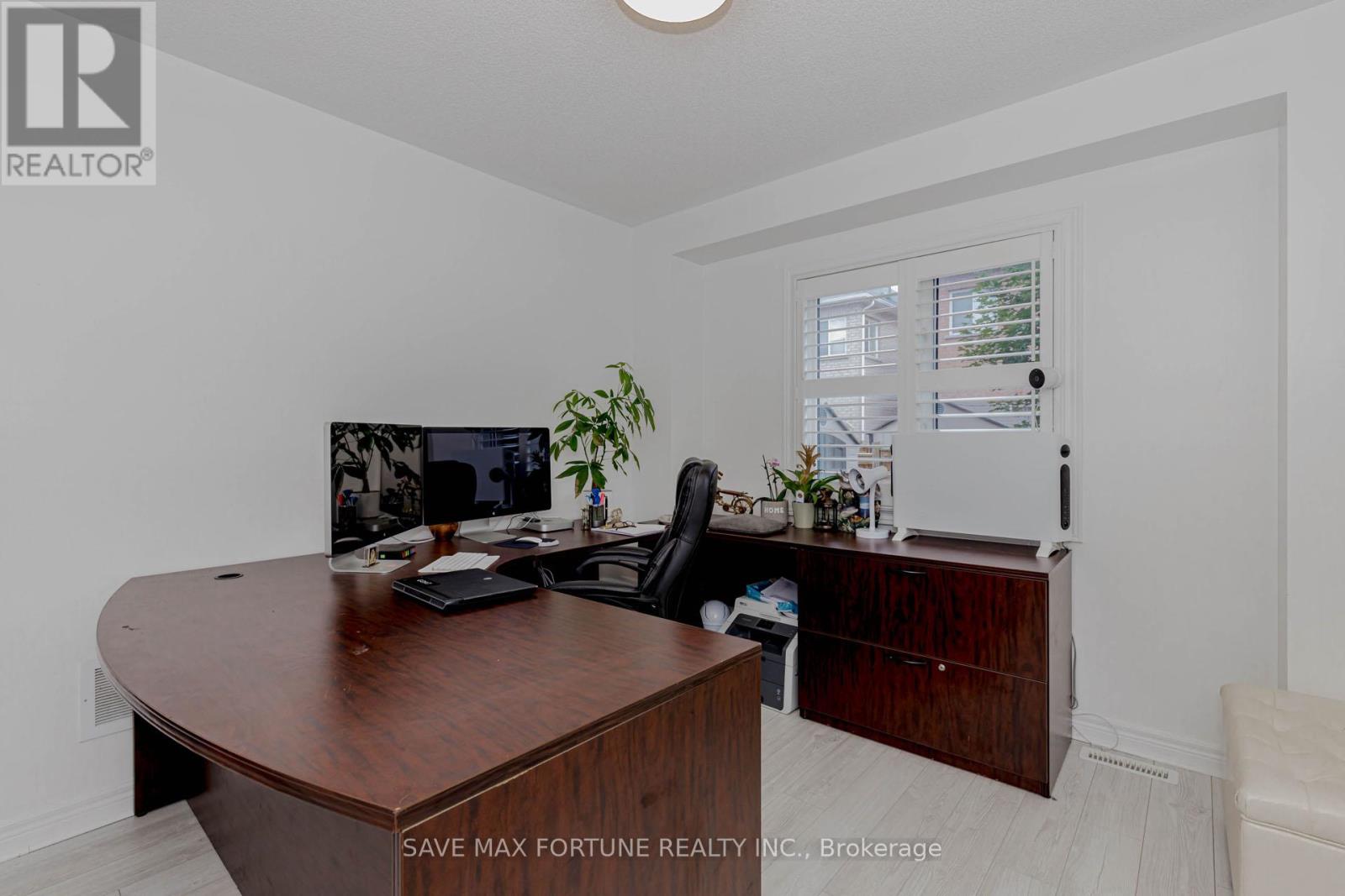 Photo 40 of 16 Berryfield Way Ne, Brampton ON