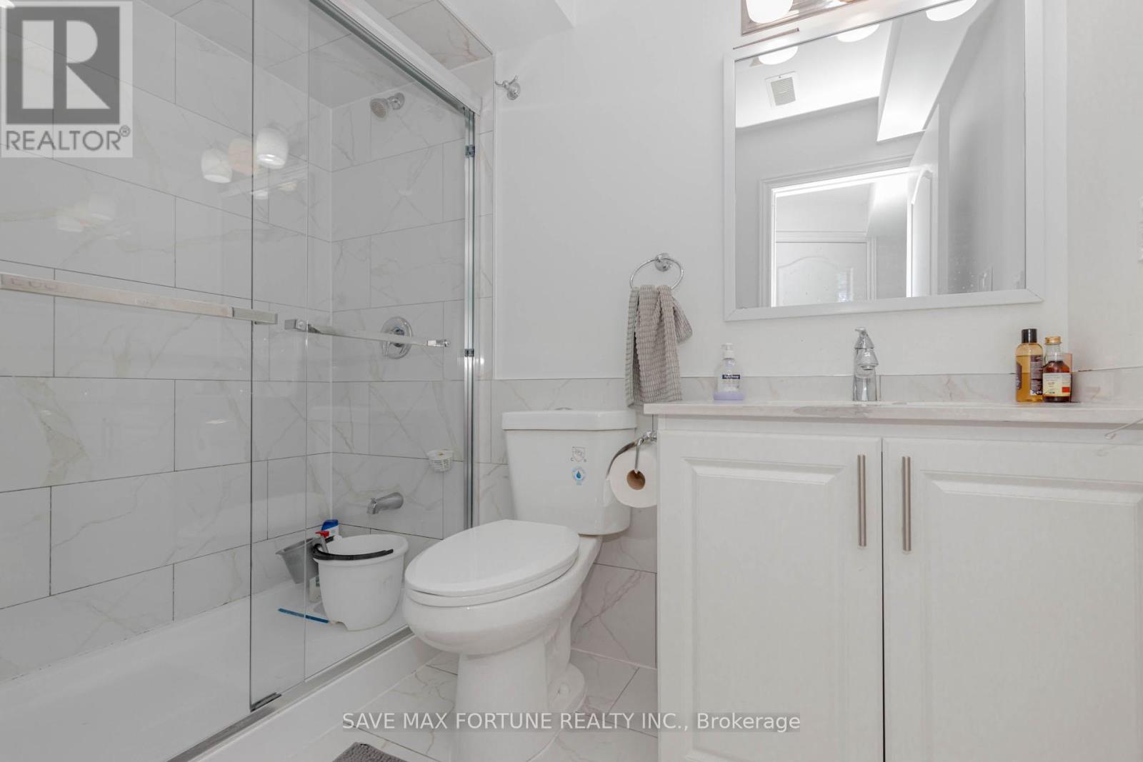 Photo 46 of 16 Berryfield Way Ne, Brampton ON