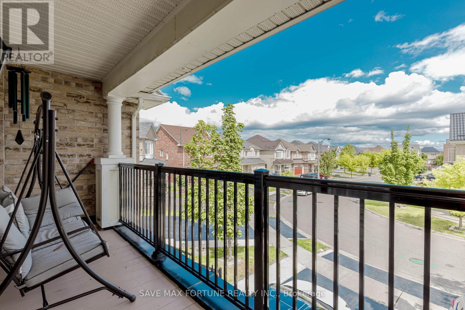 Photo 25 of 16 Berryfield Way Ne, Brampton ON